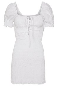 Vestido blanco con mangas abullonadas, textura fruncida, escote cuadrado y detalle de cordones en la parte delantera. El dobladillo con volantes realza el diseño.