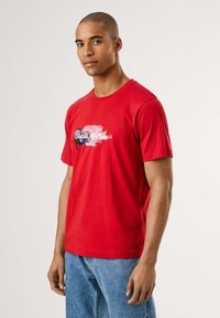 Pepe Jeans TREY TEE - Marškinėliai su spaudiniu - rugby red