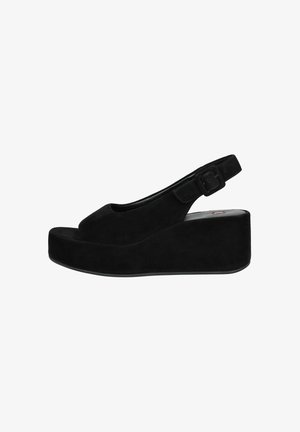 Sandalias de cuña de ante negro con punta redonda, tira trasera y hebilla ajustable. Suela de plataforma gruesa para mayor altura y comodidad.