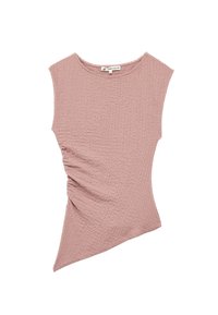 Top ajustado de manga corta en tejido texturizado color rosa pálido, con un dobladillo asimétrico y sutil fruncido en un lado.