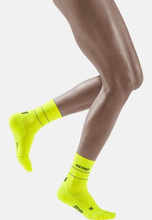 REFLECTIVE MID CUT SOCKS WOMEN - MADE IN GERMANY - Sportsocken - neon yellow