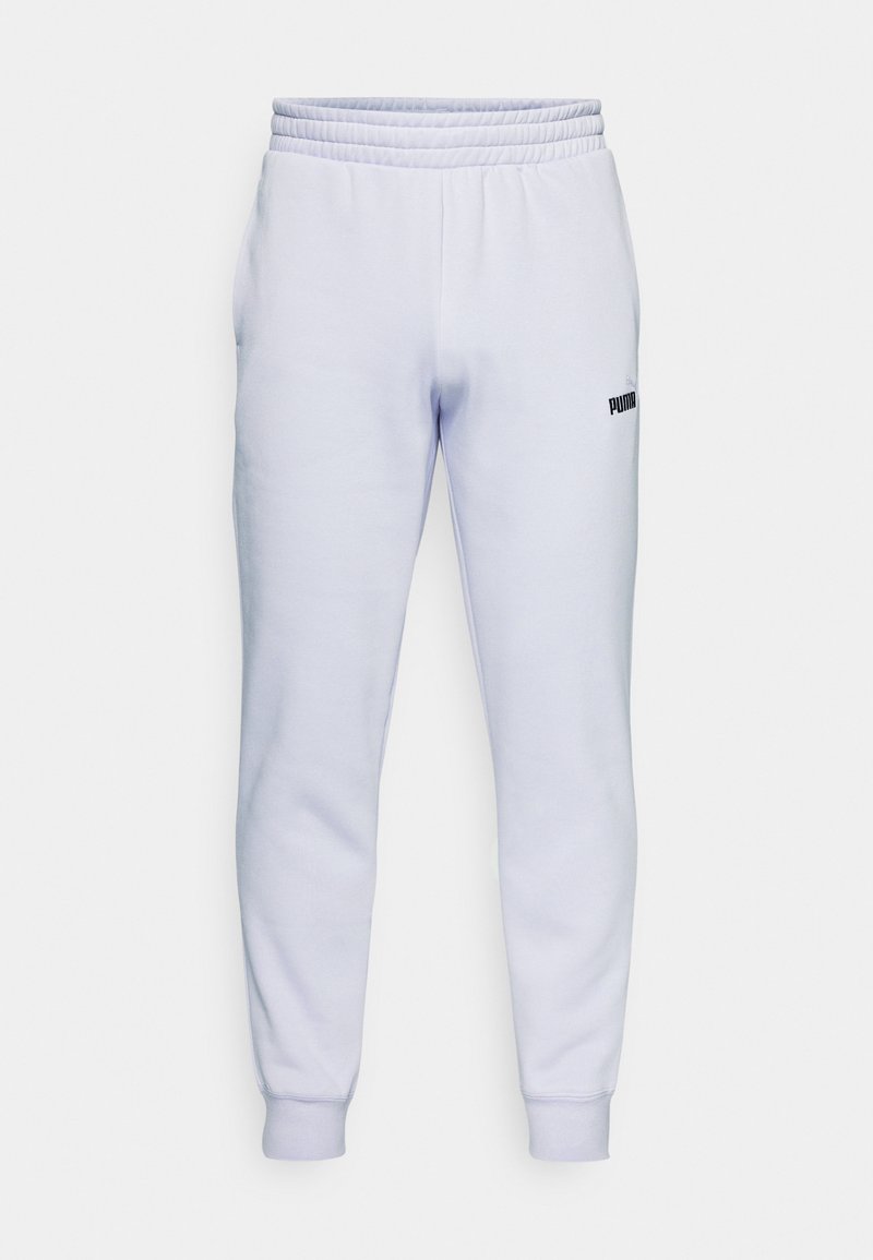 Pantalones de chándal de color púrpura claro, hechos de una tela suave, con una cinturilla y puños elásticos, y un pequeño logo negro en el lado izquierdo.
