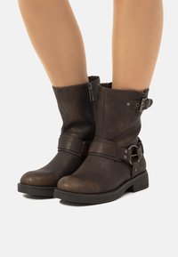 mtng Botines con plataforma - marron