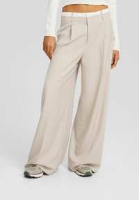 Bershka Pantalones - camel
