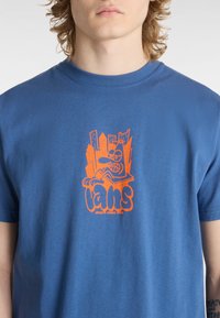 Vans TRAFFIC CONE - Printtipaita - navy
