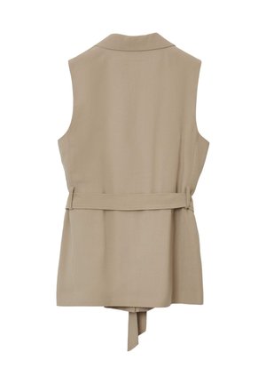 Veste sans manches beige avec un col à revers, taille ceinturée et coupe droite. Tissu lisse avec un éclat subtil et sans motifs apparents.