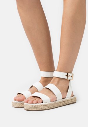 Sandalen met plateauzool - white