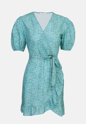 Rochie turcoaz cu maneci scurte tip puff, model floral, decolteu în formă de V și talie legată. Dispune de un tiv cu volane.