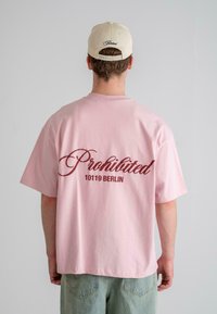PROHIBITED - HOMETOWN - Print T-shirt - pink Thumbnail Image 1