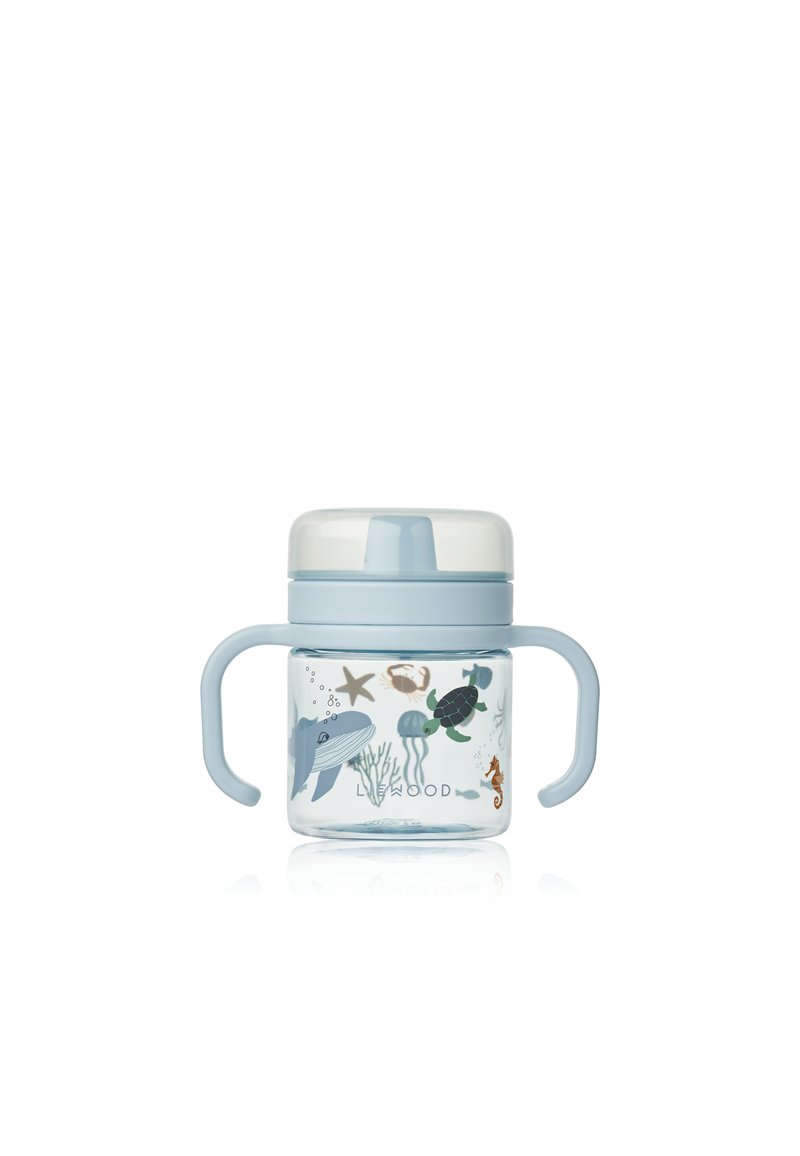 Bicchiere trasparente in vetro con coperchio e manici blu chiaro, decorato con illustrazioni marine di una balena, una tartaruga e una medusa.