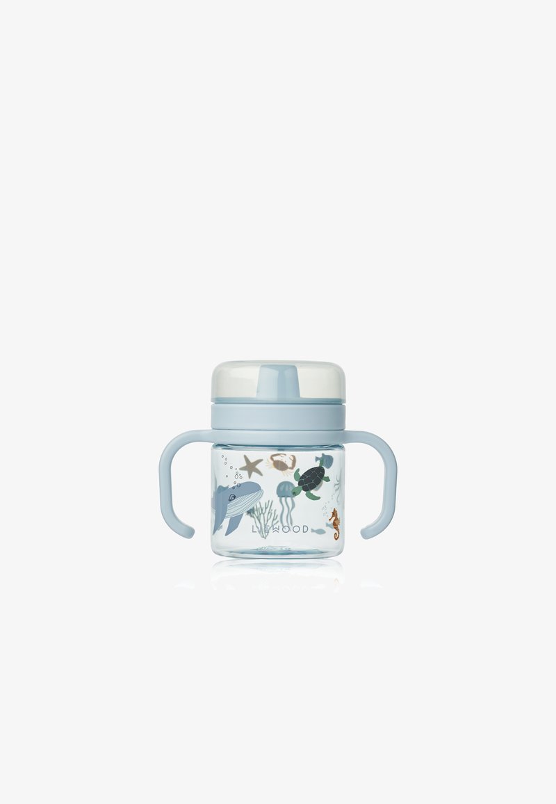Bicchiere trasparente in vetro con coperchio e manici blu chiaro, decorato con illustrazioni marine di una balena, una tartaruga e una medusa.