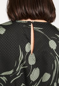 Vero Moda Tall VMMARTA CALF DRESS  - Φόρεμα ημέρας - black/marta