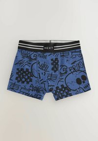 Niebieskie bawełniane boxerki z czarnym nadrukiem w stylu graffiti, w tym czaszki i abstrakcyjne wzory, z czarno-białym paskiem w talii.