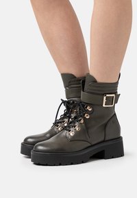 Tamaris Botines con plataforma - khaki