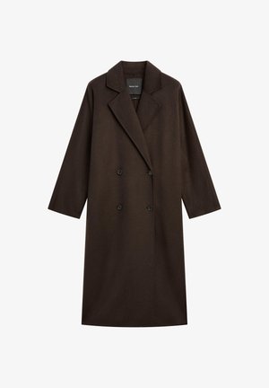 Brązowy długi płaszcz z podwójnym zapięciem, dużymi klapami i przesadnie szerokimi rękawami. Wykonany z teksturowanej tkaniny, z dwoma czarnymi guzikami.