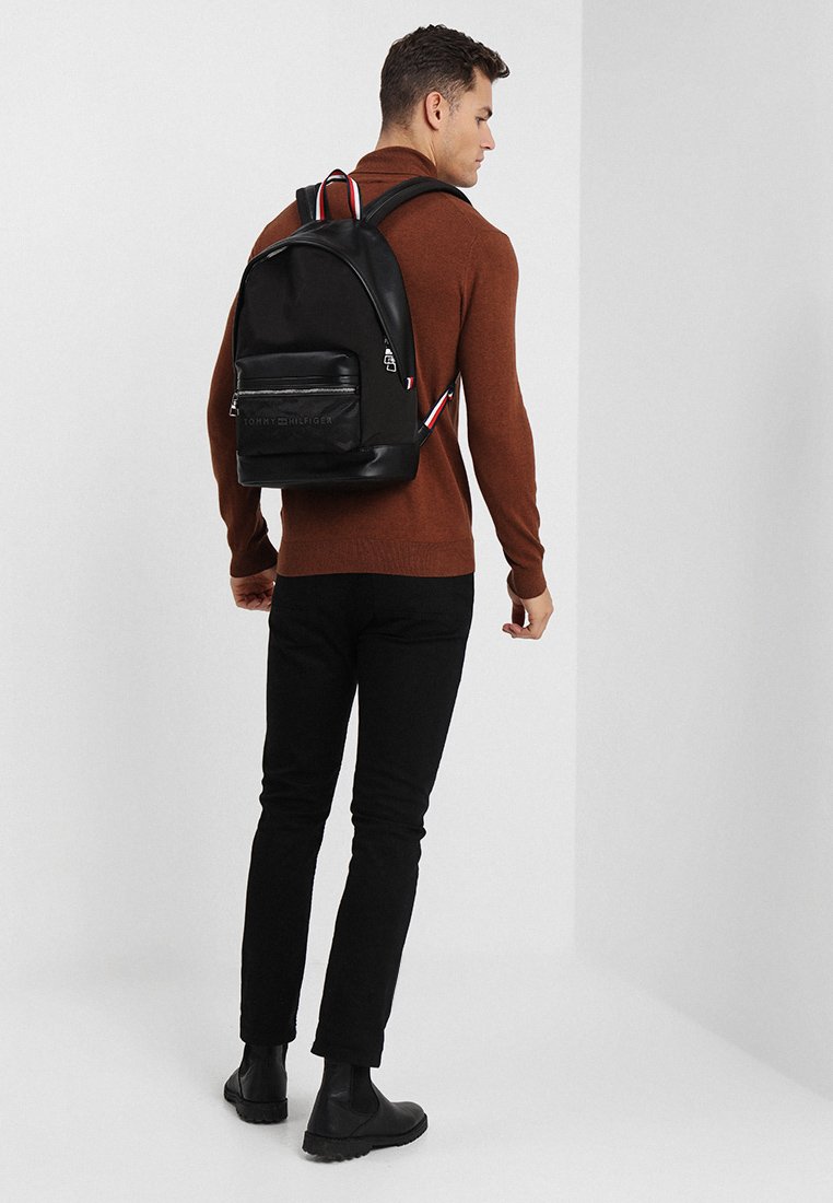 tommy hilfiger urban novelty backpack