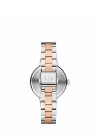 Klocka i silverfärgad rostfritt stål och roséguld-tonad metall med en rund urtavla, rektangulära länkar, och ett spänne som har logotypen "AX."