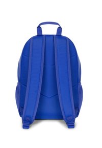 Modrý polyesterový batoh s polstrovanými, nastavitelnými popruhy a horním madlem. Má strukturovanou zadní panel a boční síťované kapsy.