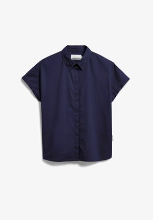 Chemise bleu marine à manches courtes avec col pointu, en tissu lisse, présentée à plat sur un fond blanc.