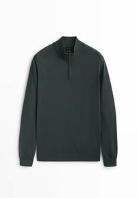 Pull-over vert foncé avec col zippé, manches longues et texture lisse. Présente une silhouette ajustée et des poignets côtelés.