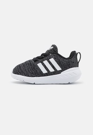 SWIFT RUN 22 UNISEX - Sneakers basse - core black/footwear white/grey five