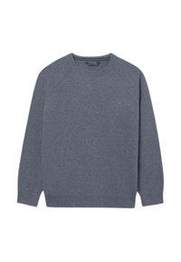 Maglione grigio a maglia con scollatura a girocollo, maniche lunghe raglan e un sottile logo sul petto. Texture morbida, design casual.