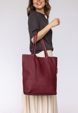 Gusti Leder, BIG WOMAN HANDBAG VILMA - Cabas - rot
