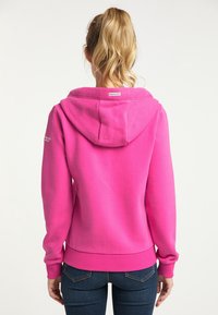 Růžová mikina s kapucí na šňůrku, žebrovanými manžetami a lemem. Měkká tkanina s hladkým povrchem; logo značky na levém rukávu.