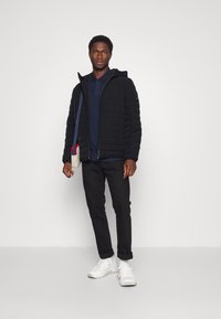 Tommy Hilfiger STRETCH HOODED JACKET - Casaco de inverno - black