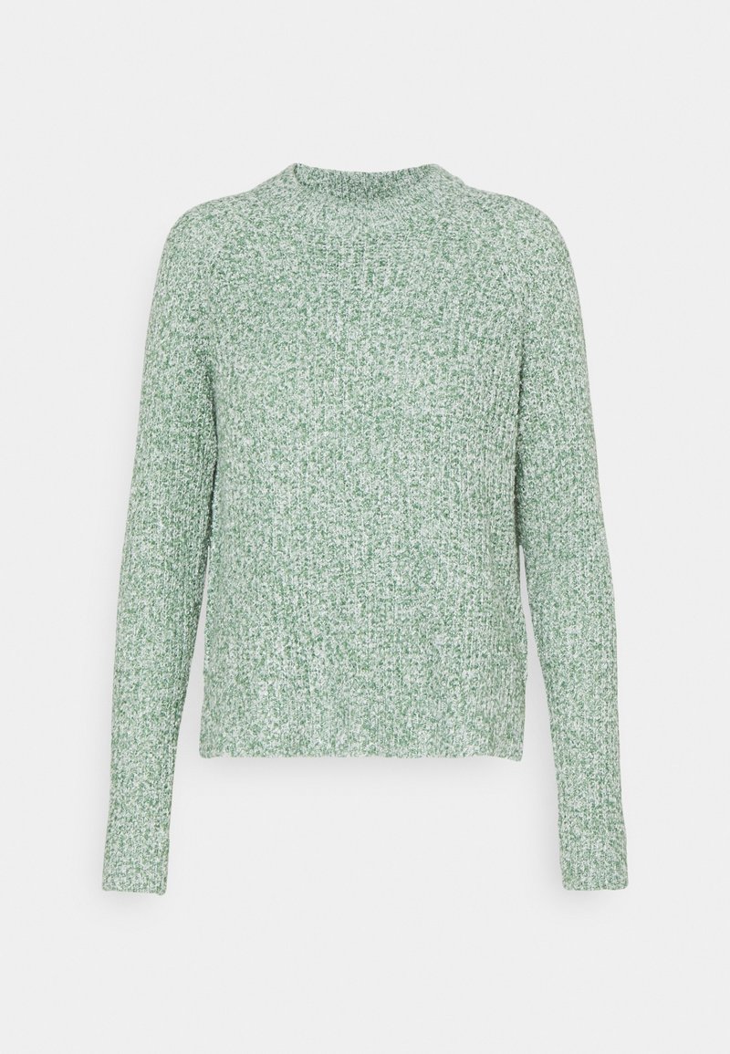 Pull en maille chiné vert clair et blanc avec manches longues et col rond sur un fond uni.