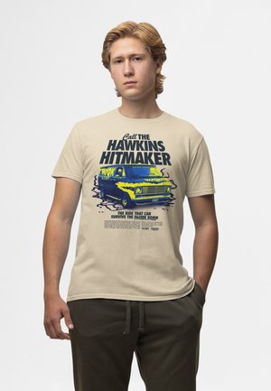 STRANGER THINGS CALL THE HAWKINS HITMAKER - T-Shirt print - natural