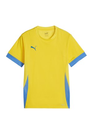 T-shirt sportivo giallo con accenti in mesh blu sulle maniche e sui lati. Presenta un logo Puma blu sul petto e un colletto rotondo.