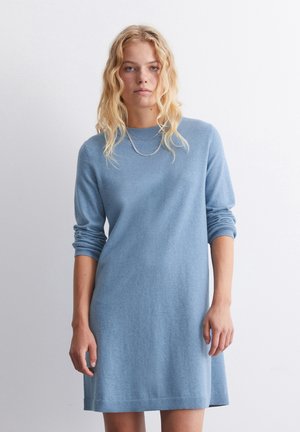 CREW NECK - Strickkleid - medium blue melange