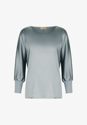 Jasnoniebieska satynowa bluzka z długim rękawem, szerokim dekoltem i mankietami na balonowych rękawach.