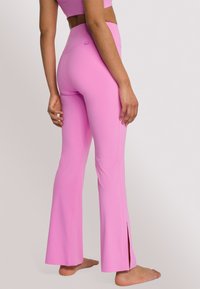 OCEANSAPART VENUS FLARED - Broek - diva pink