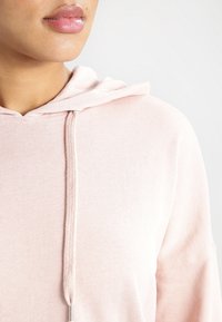 Thumbnail Image 4