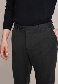 bugatti FLEXCITY - Chino - dunkelgrau