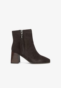 Seleccionado, marrón oscuro