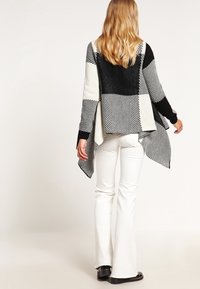Anna Field Neuletakki - black