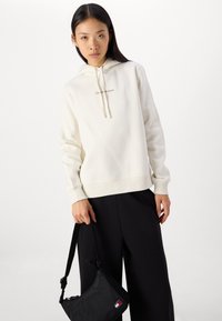 Calvin Klein Jeans MONOLOGO REGULAR HOODIE - Džemperis su gobtuvu - ivory