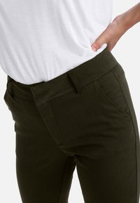 Kaffe Chino - khaki