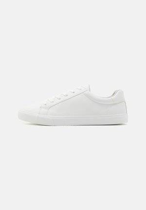 Sneakers - white