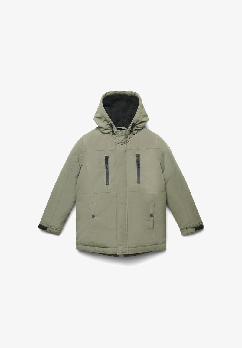 Giacca isolante verde oliva con cappuccio, dotata di due tasche sul petto con zip e due tasche laterali con bottone a pressione. Rivestimento interno in fleece testurizzato.