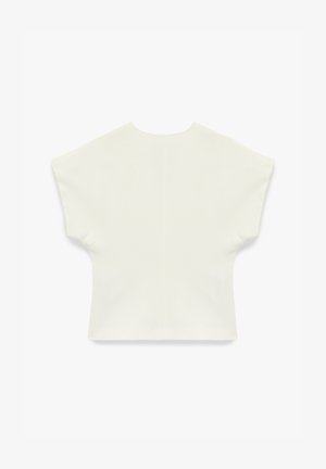 Wit kortarmig bovenstuk met een losse pasvorm, brede mouwen en een ronde halslijn. De stof lijkt glad met minimale naden.