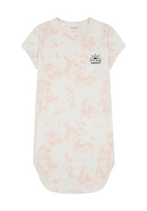 Robe t-shirt tie-dye rose clair et blanche en coton biologique, avec des manches courtes et un ourlet arrondi. Texte imprimé sur la poitrine.