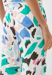 s.Oliver REGULAR MIT DOBBY-STRUKTUR - Broek - ecru