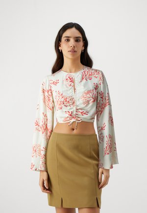 INDRA WIDE SLEEVE CROPPED - Blůza - coral red