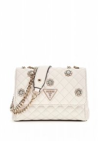 Geantă matlasată de culoare crem, cu bretea din lanț argintiu, decorată cu pietre strălucitoare florale. Are un emblemă triunghiulară cu logo pe față.