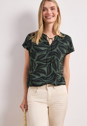 Street One, BLUSENSHIRT MIT SPLIT NECK UND SMOKDETAIL - Blouse - deep bound green