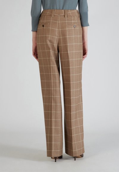 Bruine geklede broek met een wijd model. Gemaakt van een textuurstof met een lichtgekleurde ruitpatroon en achterzakken.